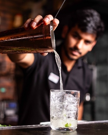 Signature Cocktails – Crafted to Perfection